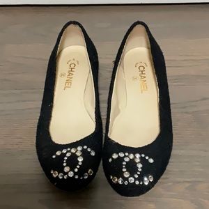 Chanel women’s black woven with rhinestone CC ballerina flats